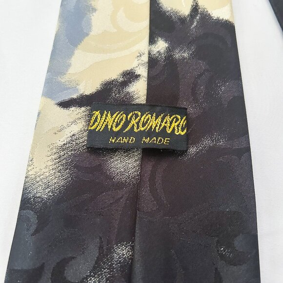 Dino Romaro Men's Train Necktie - Picture 3 of 3